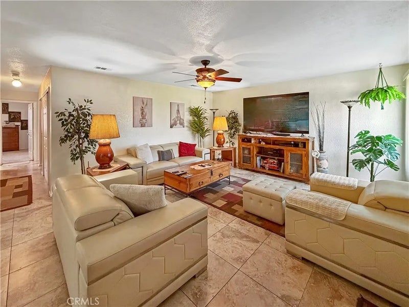 210 E Oasis