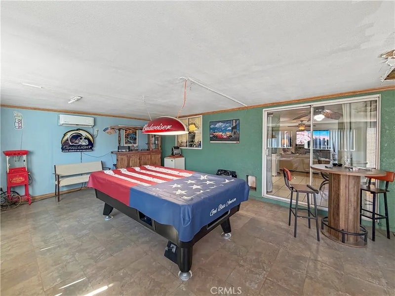 210 E Oasis