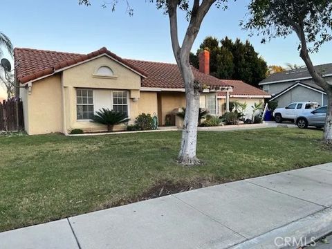 Photo of 661 N Larch Ave, Rialto, CA 92376 (MLS # CV26050977)