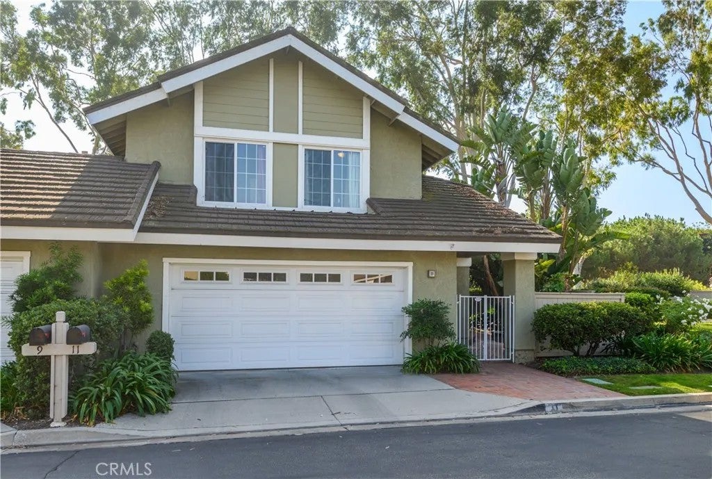 Photo of 11 Oakgrove #48, Irvine, CA 92604 (MLS # OC26196180)