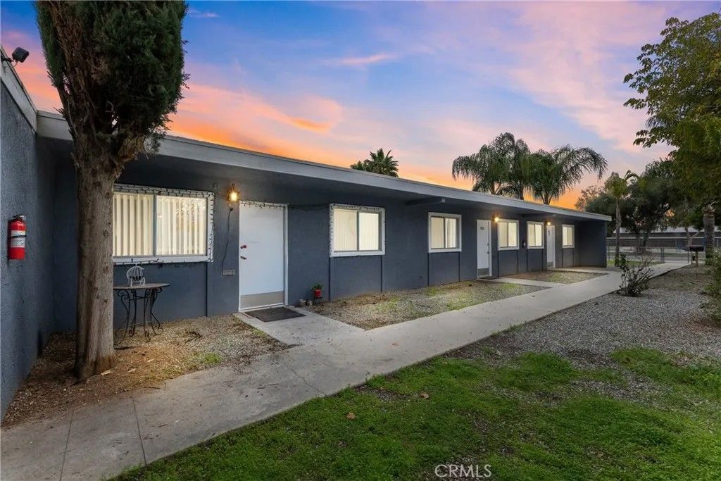 Photo of 921 E Devonshire Ave, Hemet, CA 92543 (MLS # IG25281197)