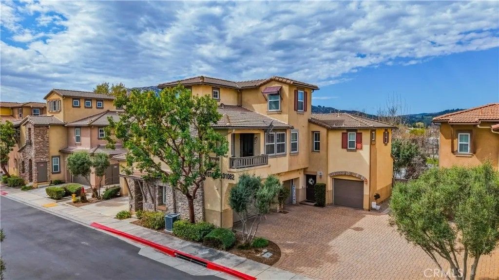 Photo of 31082 Strawberry Tree Ln, Temecula, CA 92592 (MLS # SW26051548)