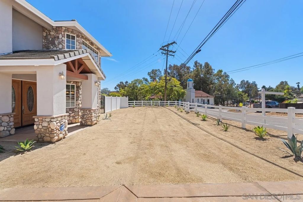 Photo of 1922 Suncrest Blvd, El Cajon, CA 92021 (MLS # 260009965)