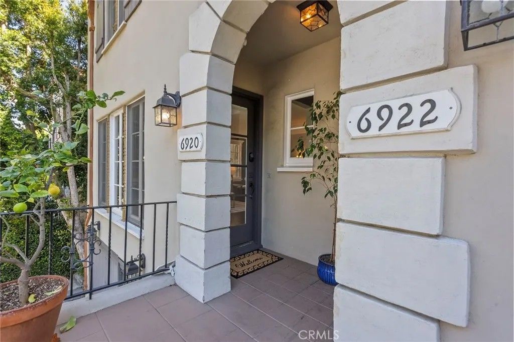 Photo of 6920 Camrose Drive, Los Angeles, CA 90068 (MLS # SR26044770)