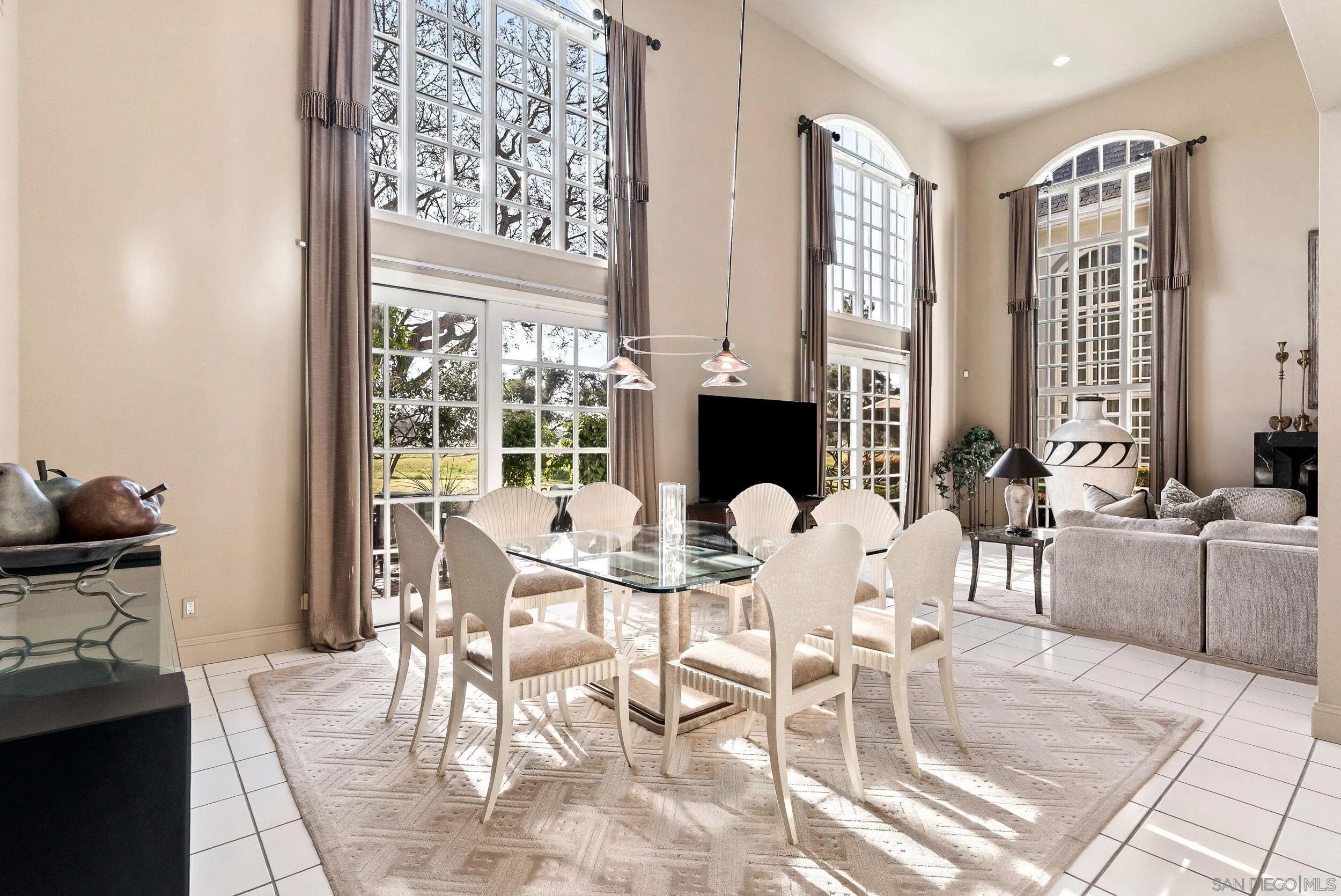 7437 Avenida De Palais