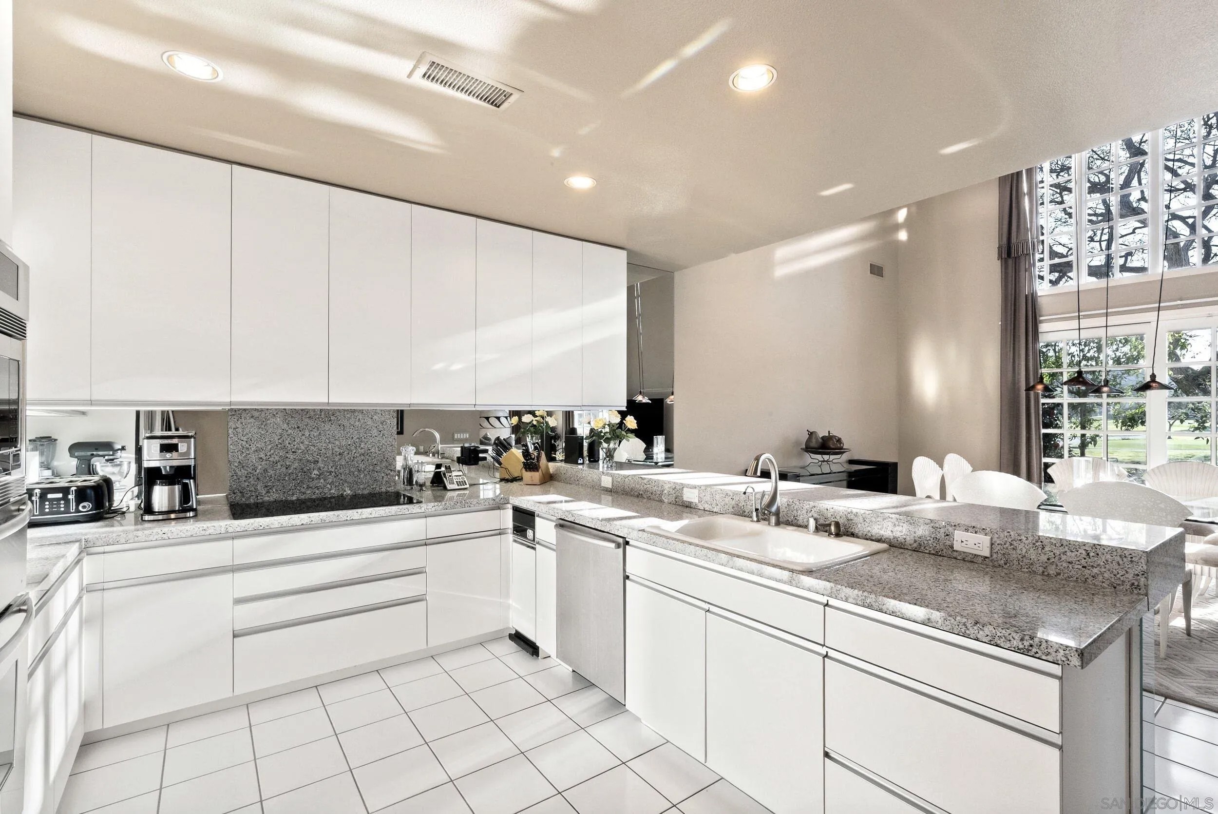 7437 Avenida De Palais