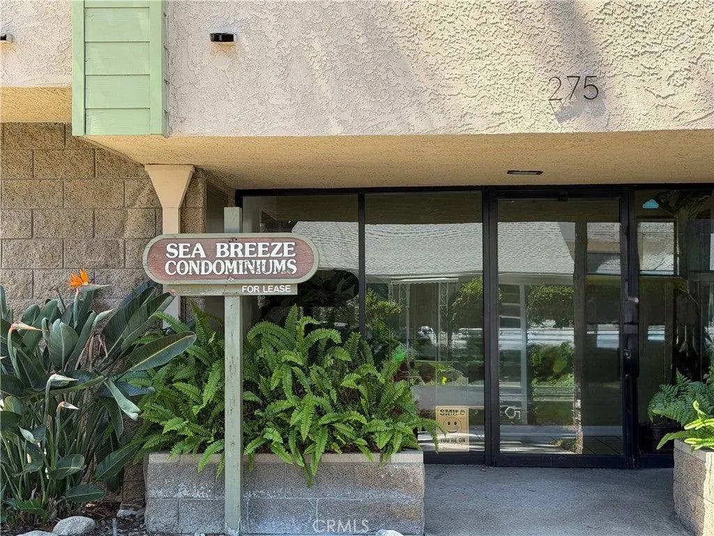 275 Esperanza 303