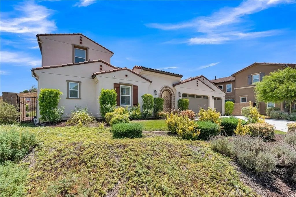 Photo of 12237 Cortona Place, Riverside, CA 92503 (MLS # IV26078229)