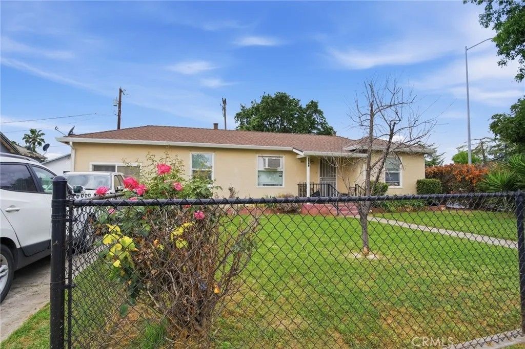 Photo of 898 Yosemite Parkway, Merced, CA 95341 (MLS # MC26072045)