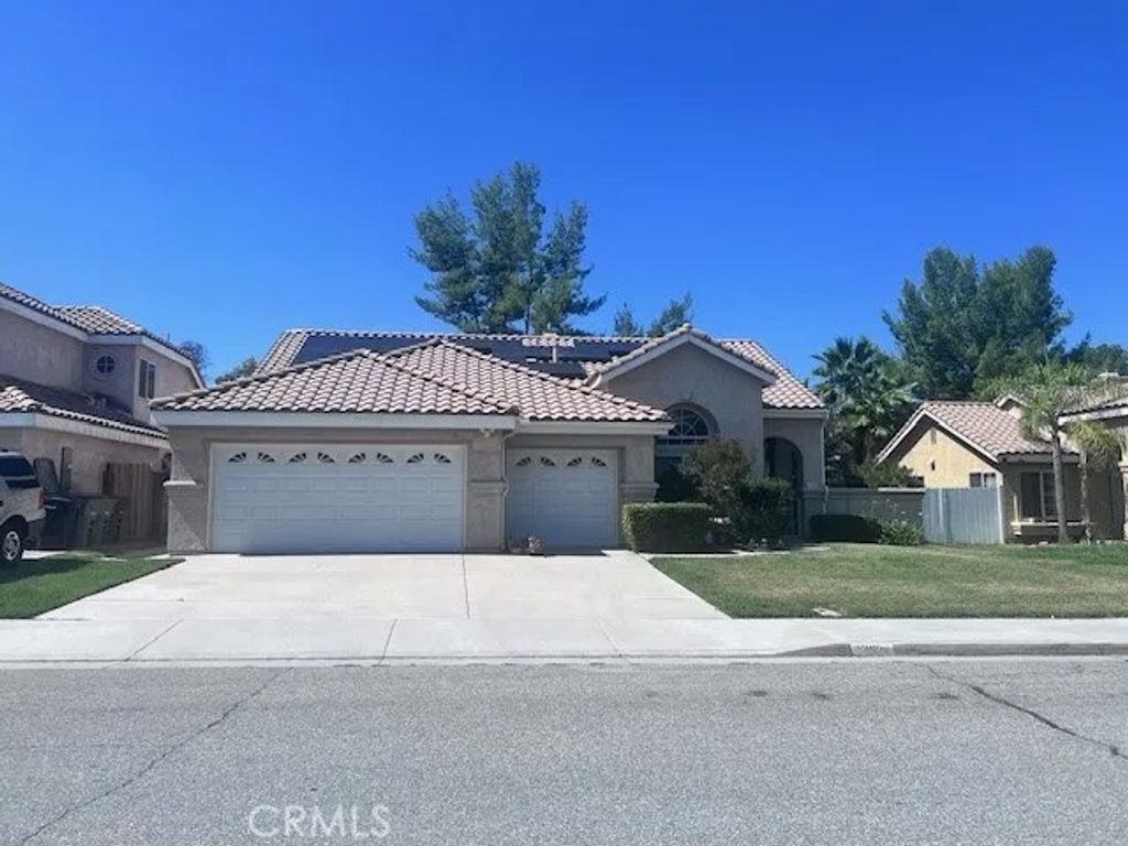 Photo of 1252 Avenida Floribunda, San Jacinto, CA 92583 (MLS # SW25220123)