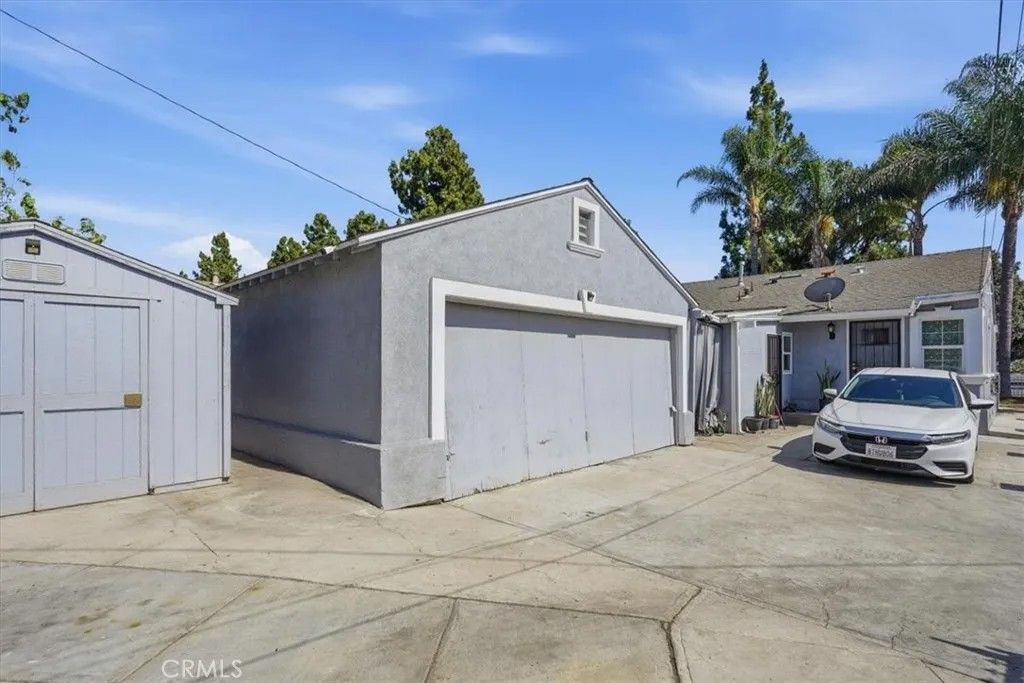 Photo of 1055 W Pine ST, Santa Ana, CA 92703 (MLS # RS26098214)