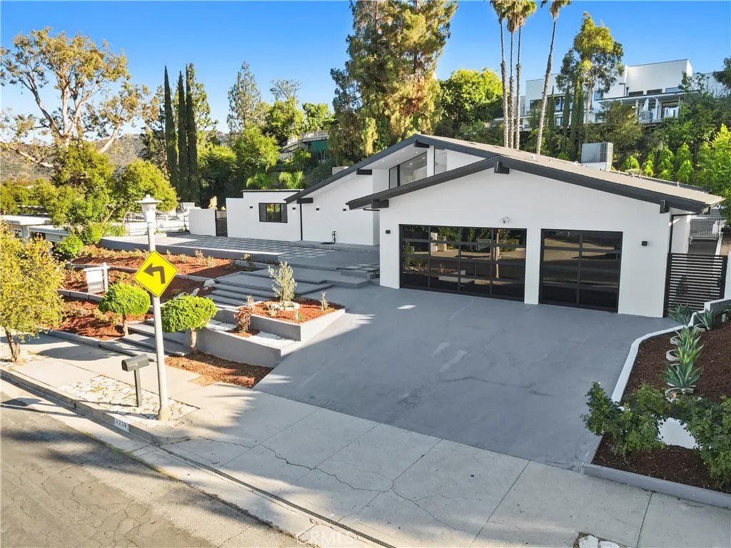 4230 Alonzo Avenue