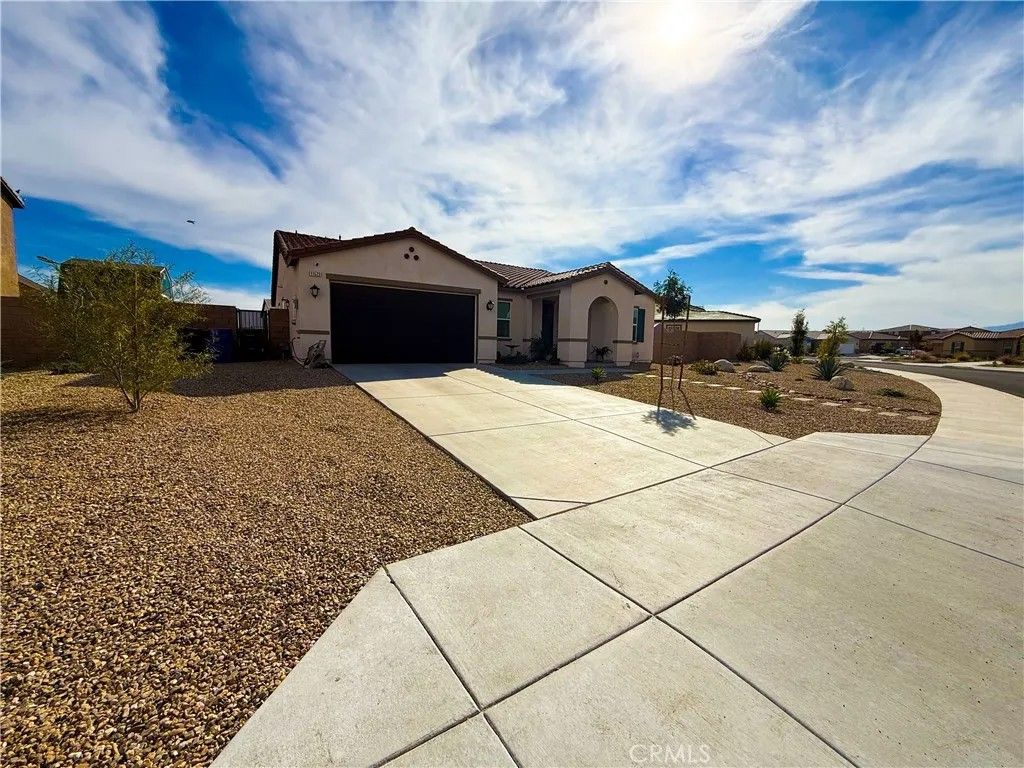 Photo of 11523 Ferro Street, Victorville, CA 92392 (MLS # CV25258745)