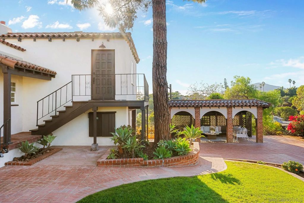 Photo of 700 Wakefield Ct, El Cajon, CA 92020 (MLS # 250040470)