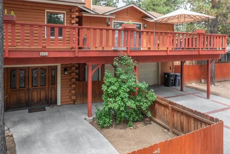 925 E Lane