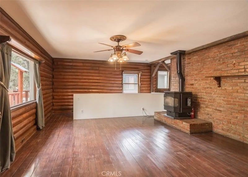 925 E Lane