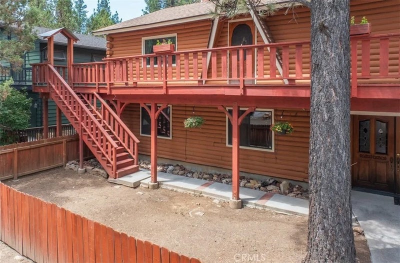 925 E Lane