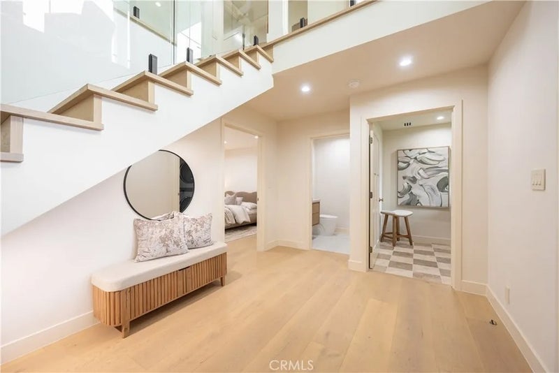 21801 Providencia