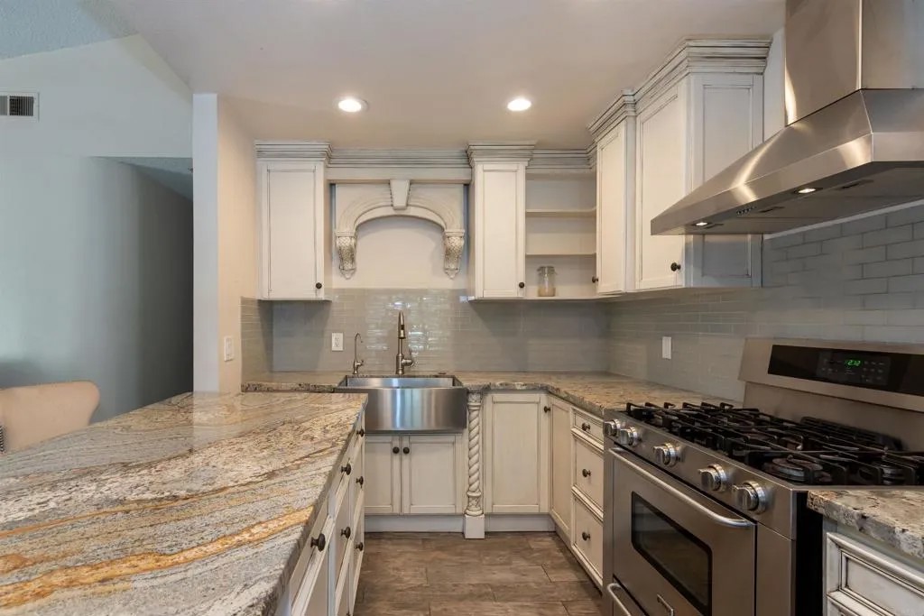2023 Lakeridge Circle, #204