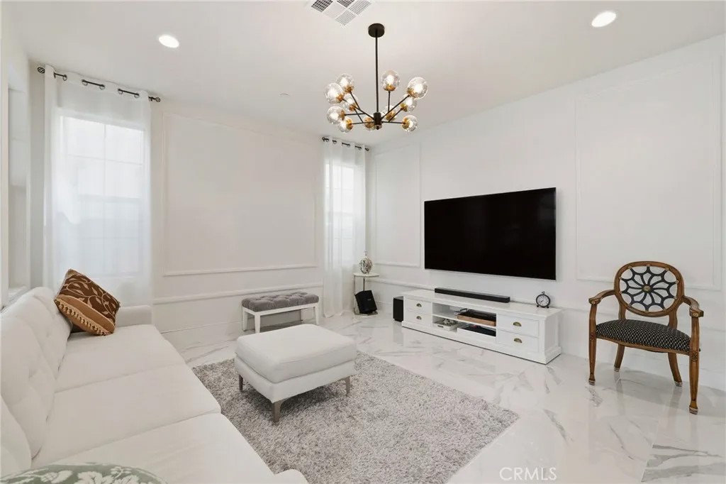 1883 Aliso Canyon Drive
