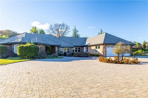 Photo of 880 Tracy Way, Templeton, CA 93465 (MLS # NS25248066)