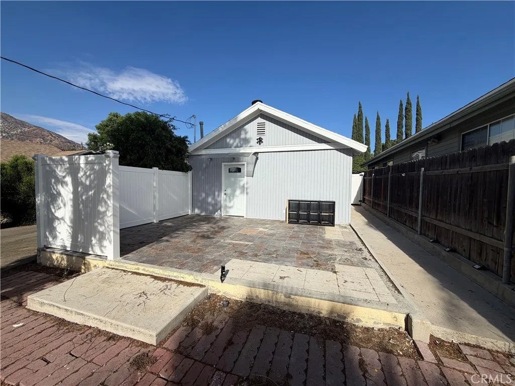 Photo of 11034 Scoville Ave, Sunland, CA 91040 (MLS # BB26196898)