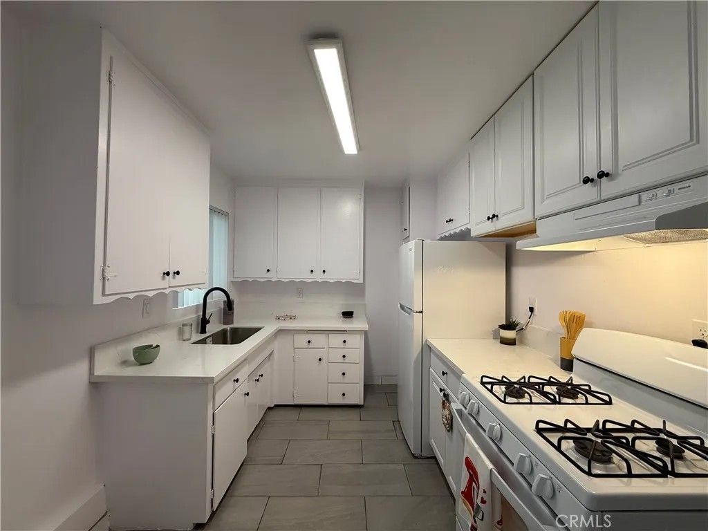 Photo of 5917 Laurel Canyon Boulevard #7, Valley Village, CA 91607 (MLS # SR26084500)