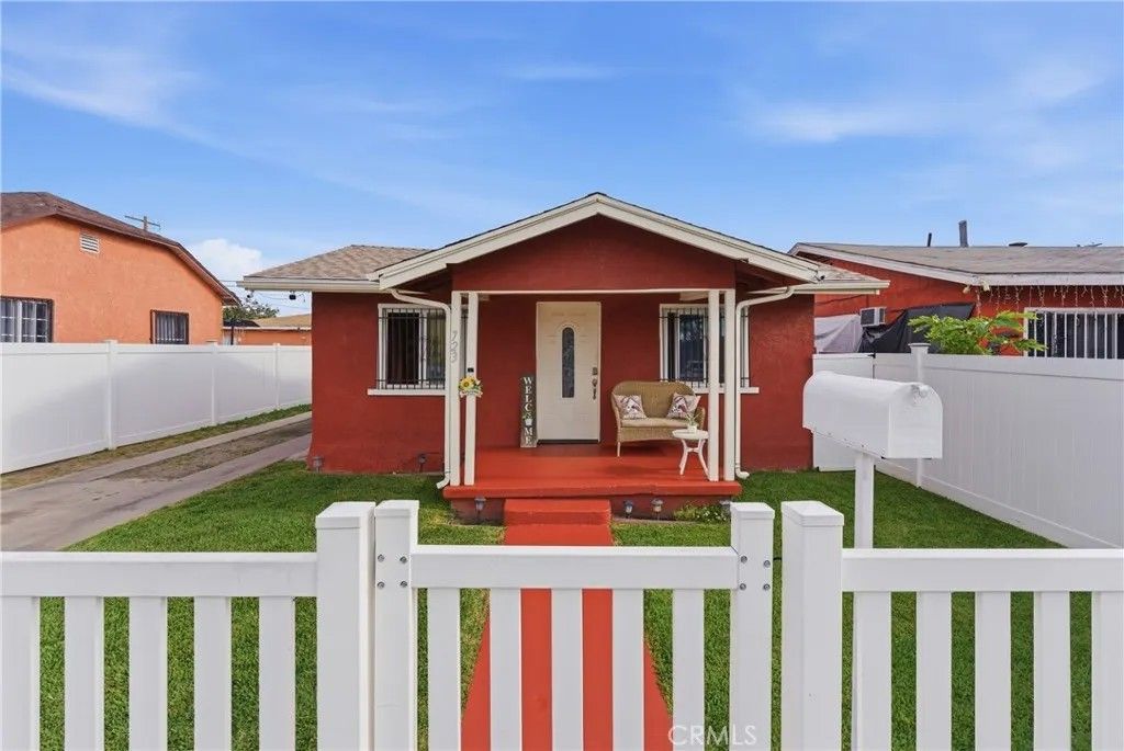 Photo of 723 E 110th St, Los Angeles, CA 90059 (MLS # DW26087782)