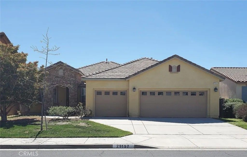 Photo of 29157 Edgewood Dr, Lake Elsinore, CA 92530 (MLS # CV26086136)