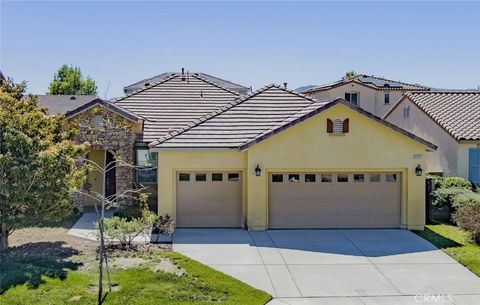 Photo of 29157 Edgewood Dr, Lake Elsinore, CA 92530 (MLS # CV26086136)