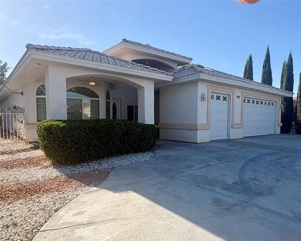 Photo of 26944 Silver Lakes Parkway, Helendale, CA 92342 (MLS # HD26163838)