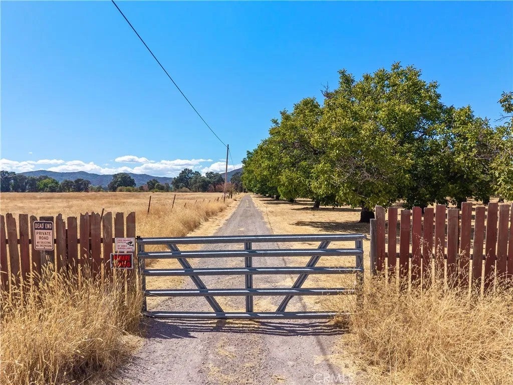 1860 Hummel Lane