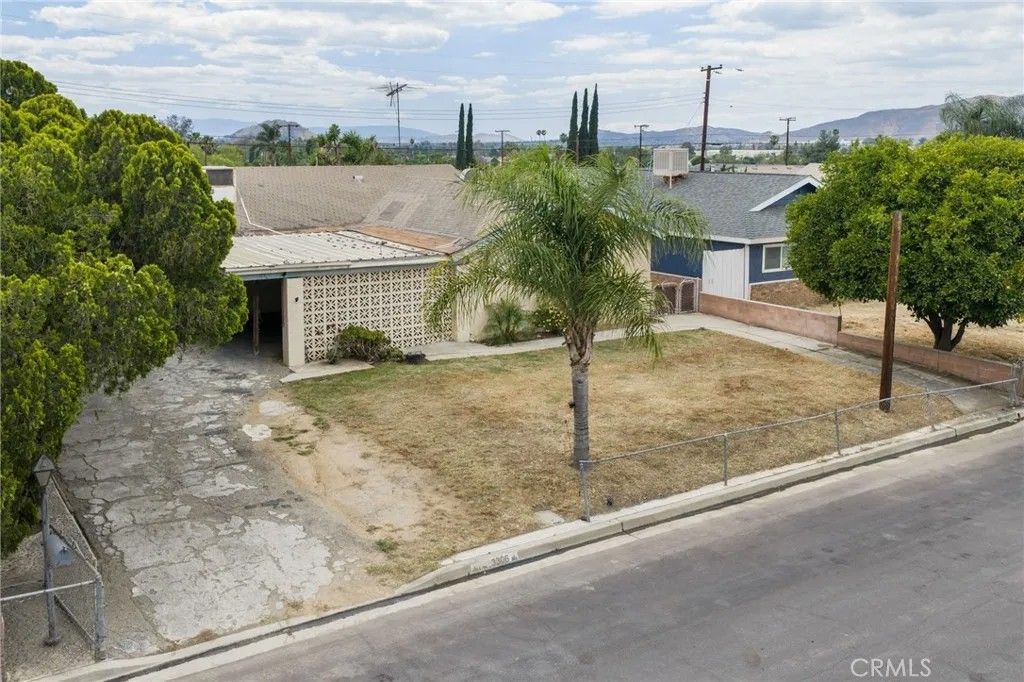 Photo of 3306 Debbie Lane, Riverside, CA 92501 (MLS # PW26092222)