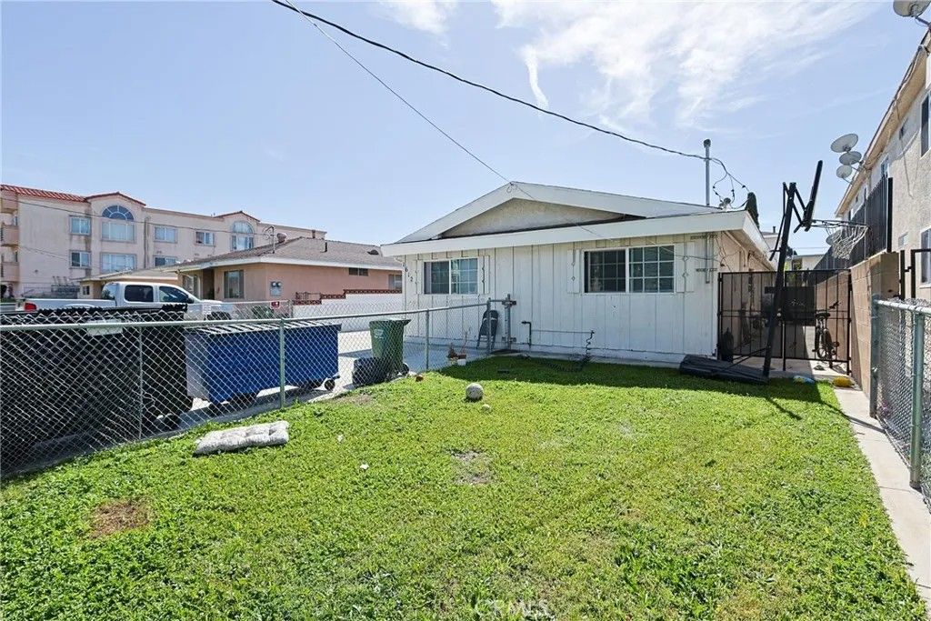 Photo of 1612 W 218th St, Torrance, CA 90501 (MLS # PW26050734)