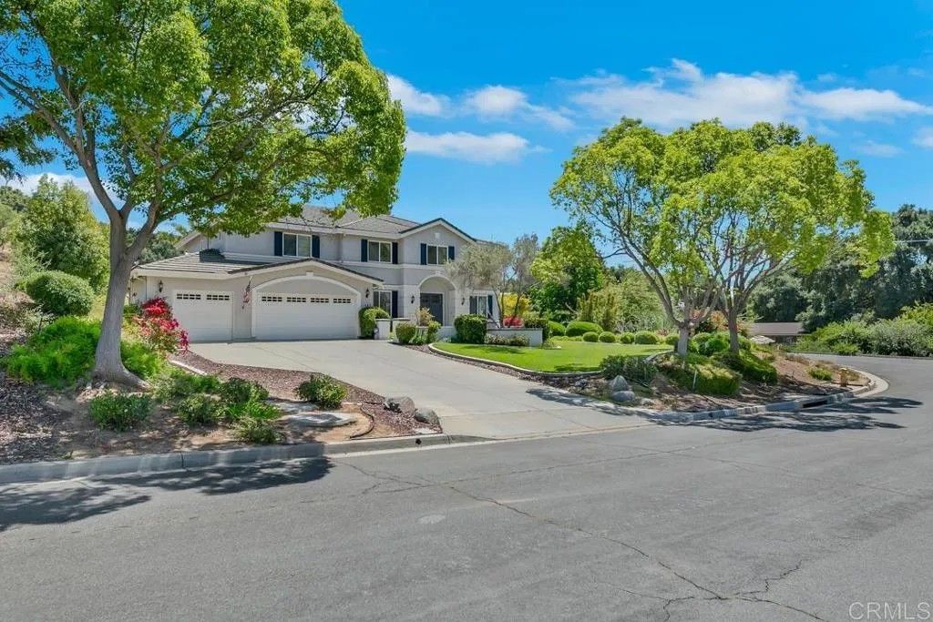 Photo of 1502 Glasgow Lane, Escondido, CA 92027 (MLS # NDP2604080)