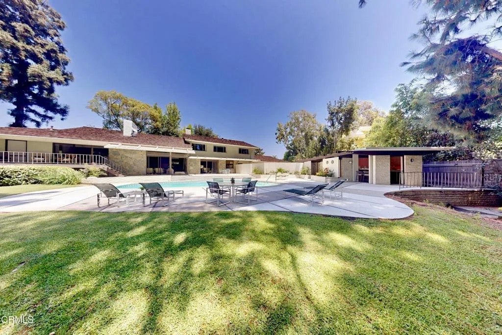 1043 Oak Grove Place