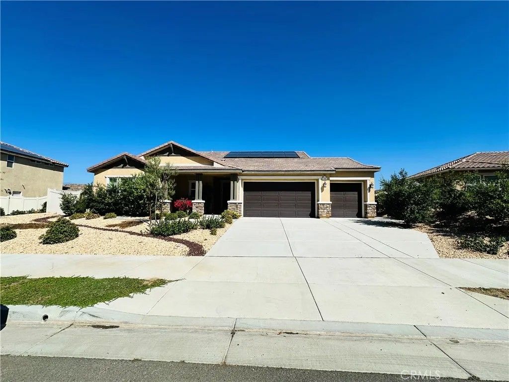 Photo of 553 Chalakat Ct, San Jacinto, CA 92582 (MLS # SW25230305)