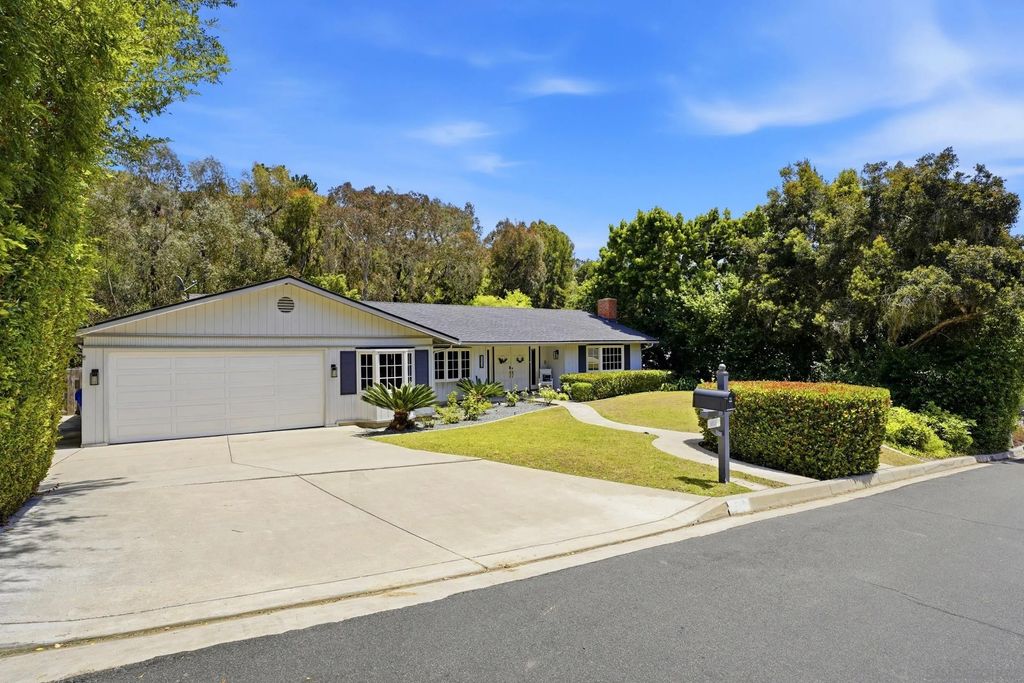 Photo of 6859 Avenida Andorra, La Jolla, CA 92037 (MLS # 260012205)