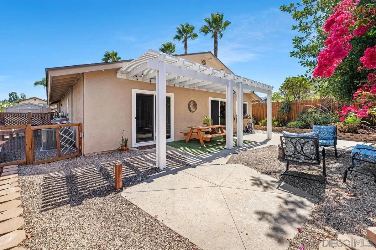 San Diego, California 92127, United States, 3 Bedrooms Bedrooms, ,2 BathroomsBathrooms,Residential,Active,219619