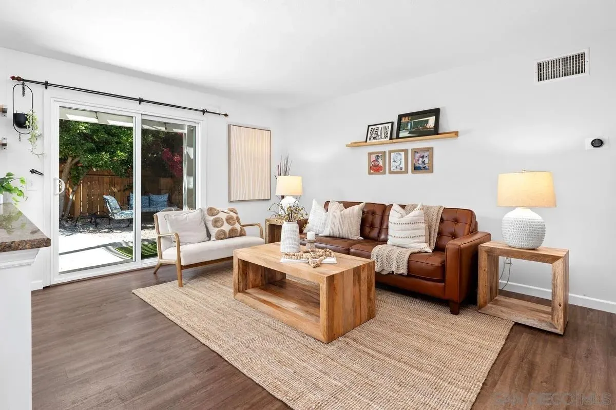 San Diego, California 92127, United States, 3 Bedrooms Bedrooms, ,2 BathroomsBathrooms,Residential,Active,219619