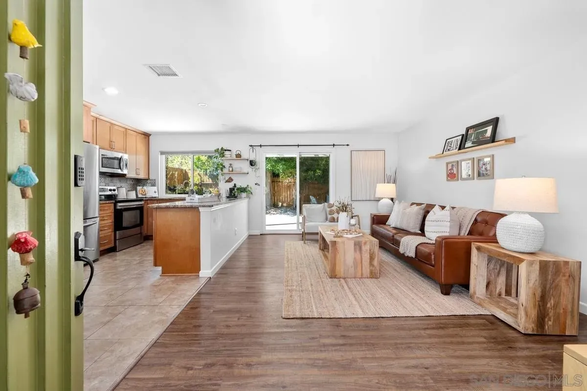 San Diego, California 92127, United States, 3 Bedrooms Bedrooms, ,2 BathroomsBathrooms,Residential,Active,219619