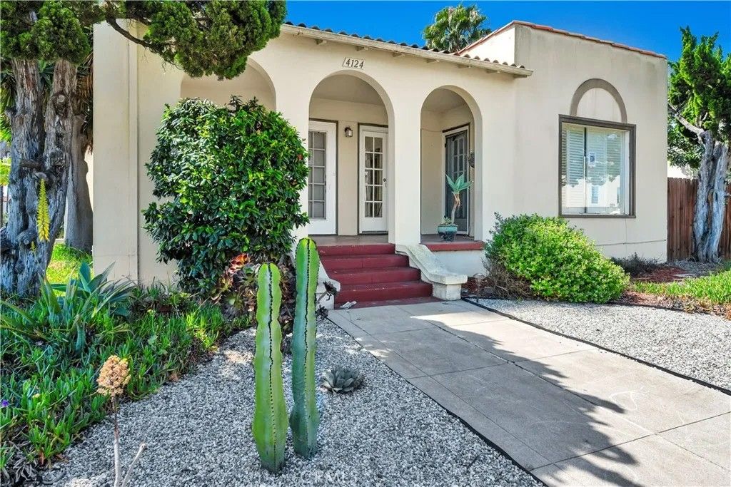 Photo of 4124 E Broadway, Long Beach, CA 90803 (MLS # PV26079470)