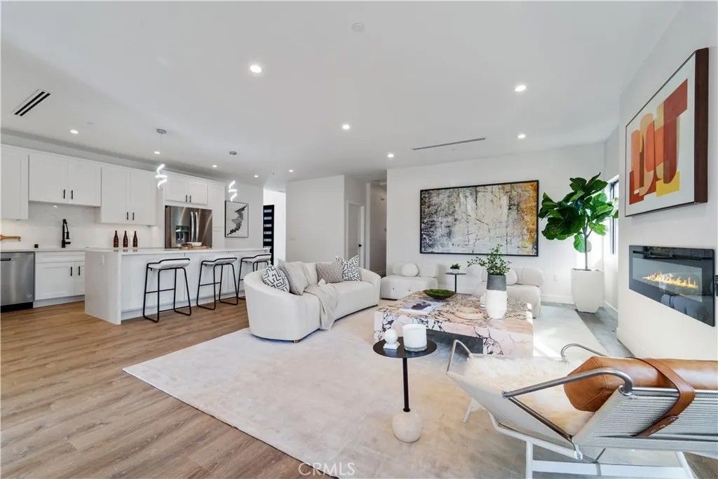 Photo of 7717 Jamieson Avenue, Reseda, CA 91335 (MLS # SR25259711)