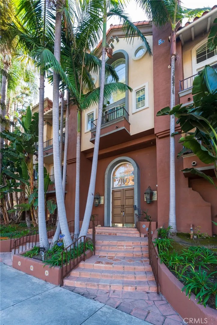 7100 La Tijera Boulevard