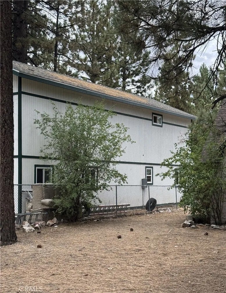 345 W Country Club