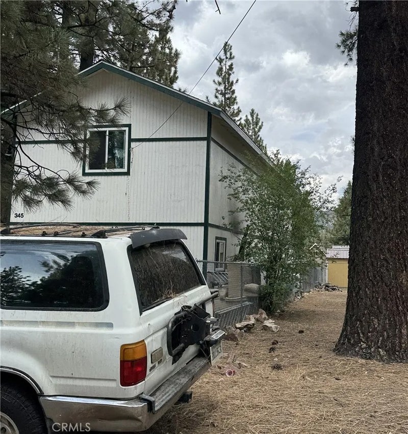 345 W Country Club
