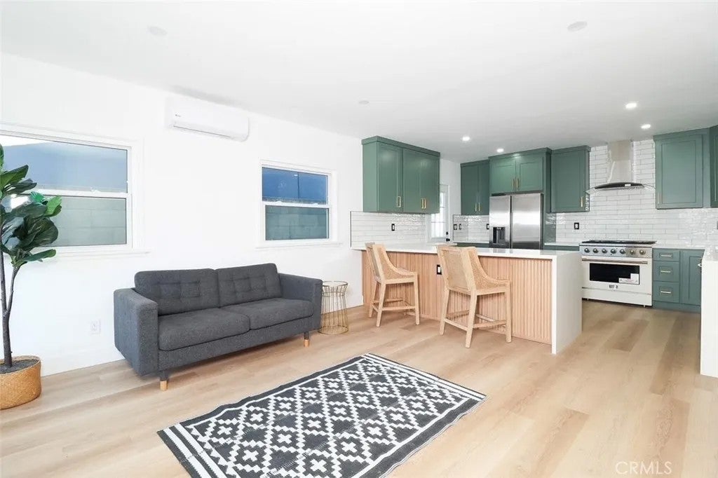 4108 W 164th