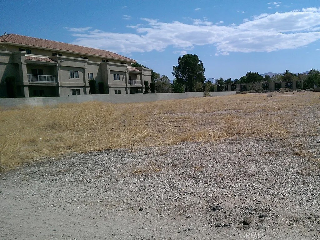 32 E Palmdale Blvd.