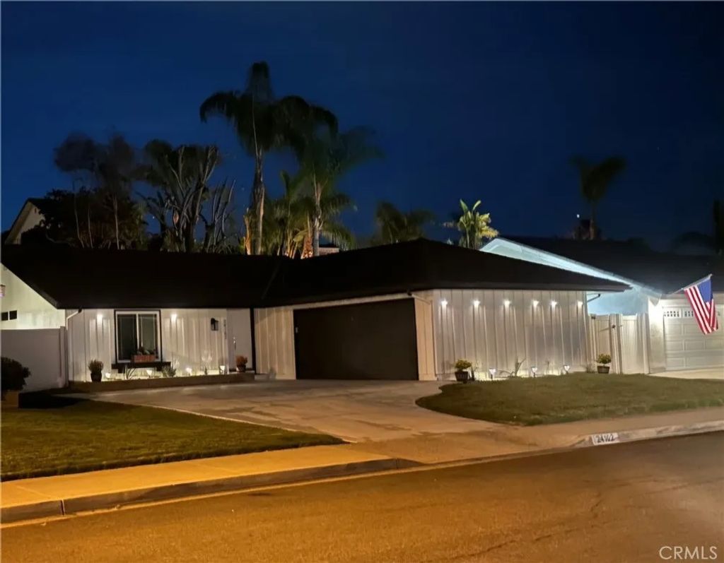 Photo of 24102 Castilla Ln, Mission Viejo, CA 92691 (MLS # SR26004291)