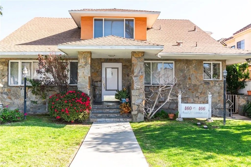 Photo of 460 S El Molino, Pasadena, CA 91101 (MLS # AR26032464)